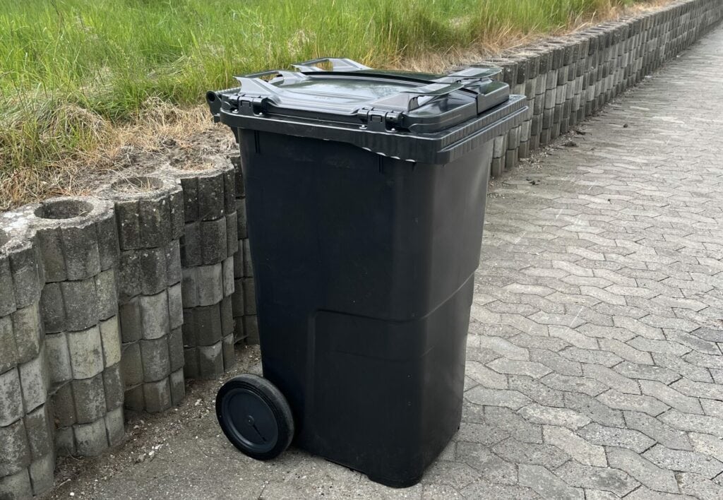 240 liter med sidehængslede låg